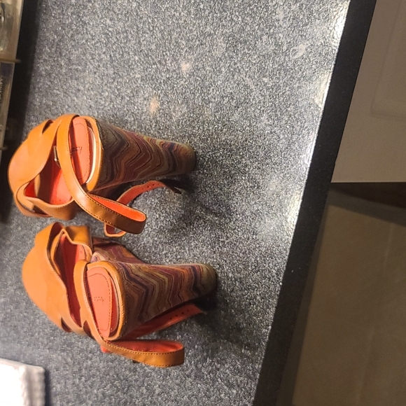 Multi color shoes - Picture 3 of 3